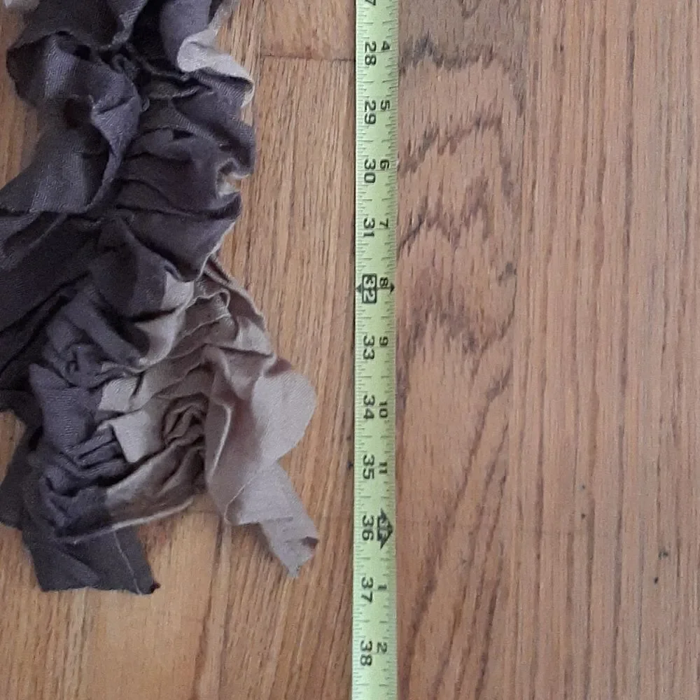 Scalloped scarf